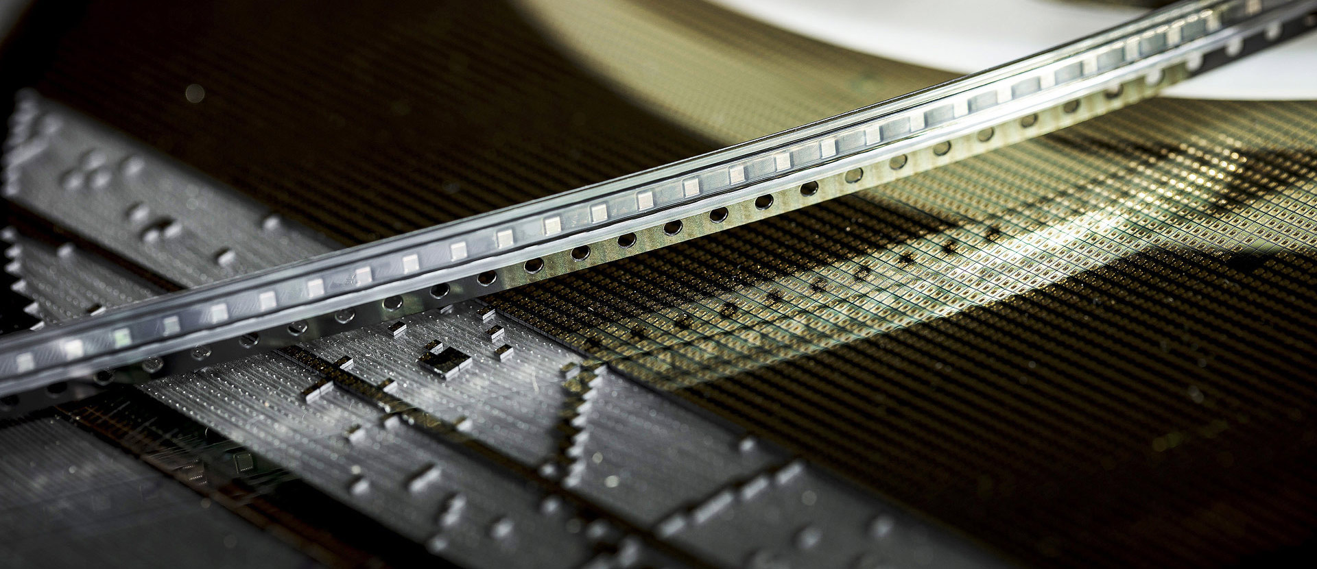 Different semiconductor packages and carrier tapes